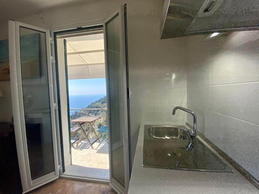 La Finestra Sul Mare A Drignana Villa Vernazza Exterior foto